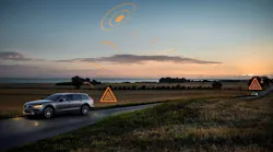 251538_Hazard_Light_Alert_demonstration_on_V90_Cross_Country-1