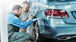 AkzoNobel_Mercedes_tecnicians