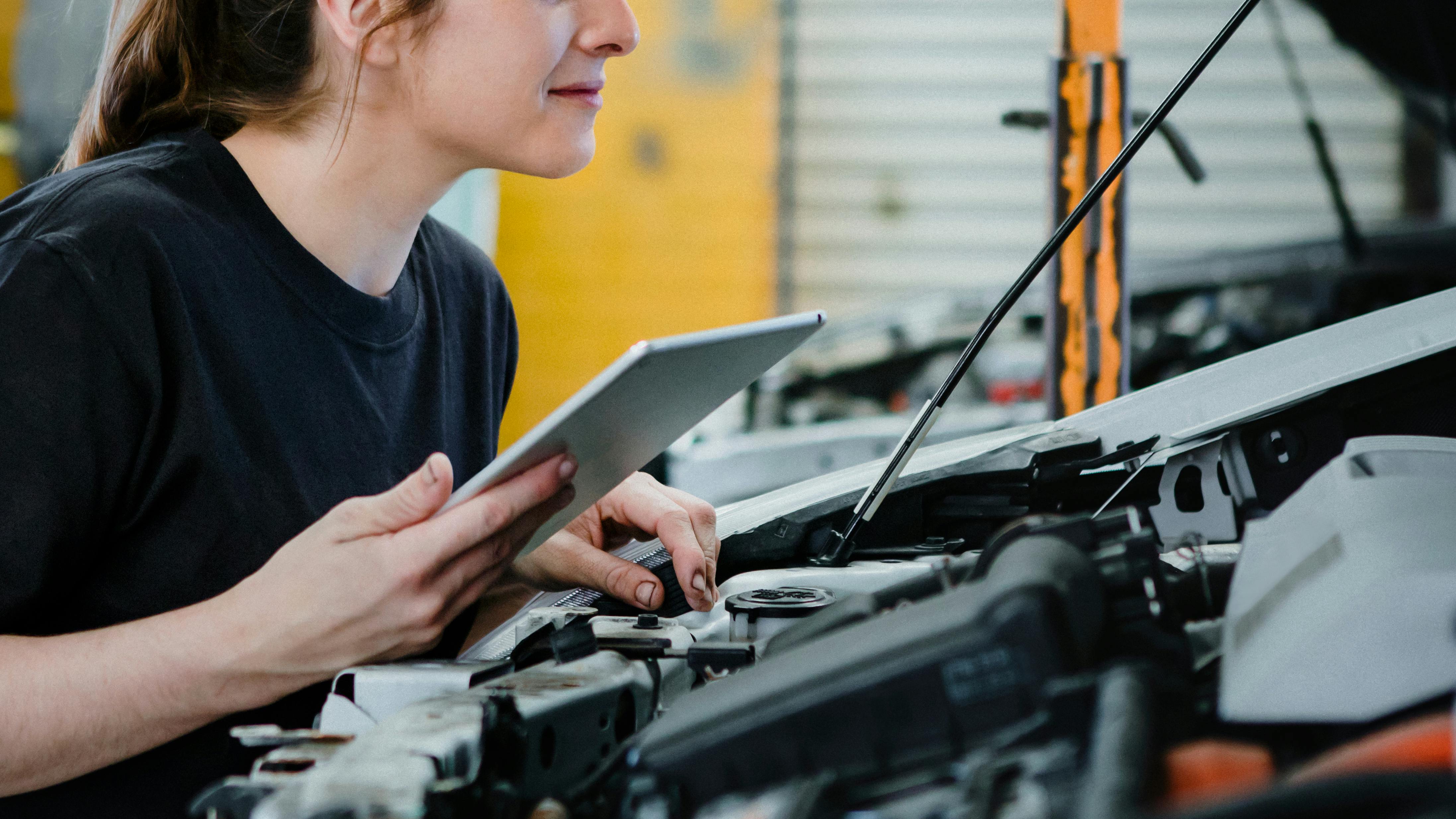 https://img.fenderbender.com/files/base/ebm/fenderbender/image/2024/01/65b2b63df1d587001e0f324e-woman_tech_underhood_with_tablet_used_64_vsp_adobe.png?auto=format%2Ccompress&w=320