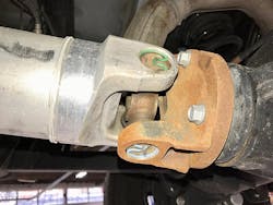 Figure 1 – 2017 RAM 2500 Factory U-Joints come with green and blue selective snap rings Figure 1 – 2017 RAM 2500 Factory U-Joints come with green and blue selective snap rings
