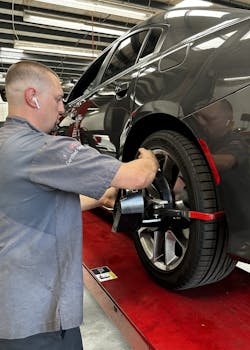 Brian Hamel corrects rear adjustment values. Brian Hamel corrects rear adjustment values.