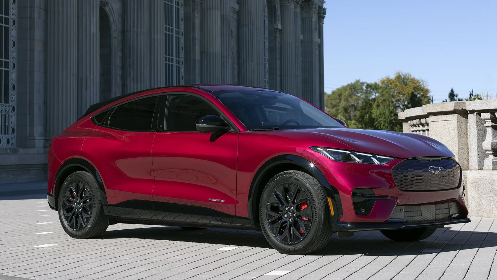 2025_mustang_mache_premium_sport_appearance_packag