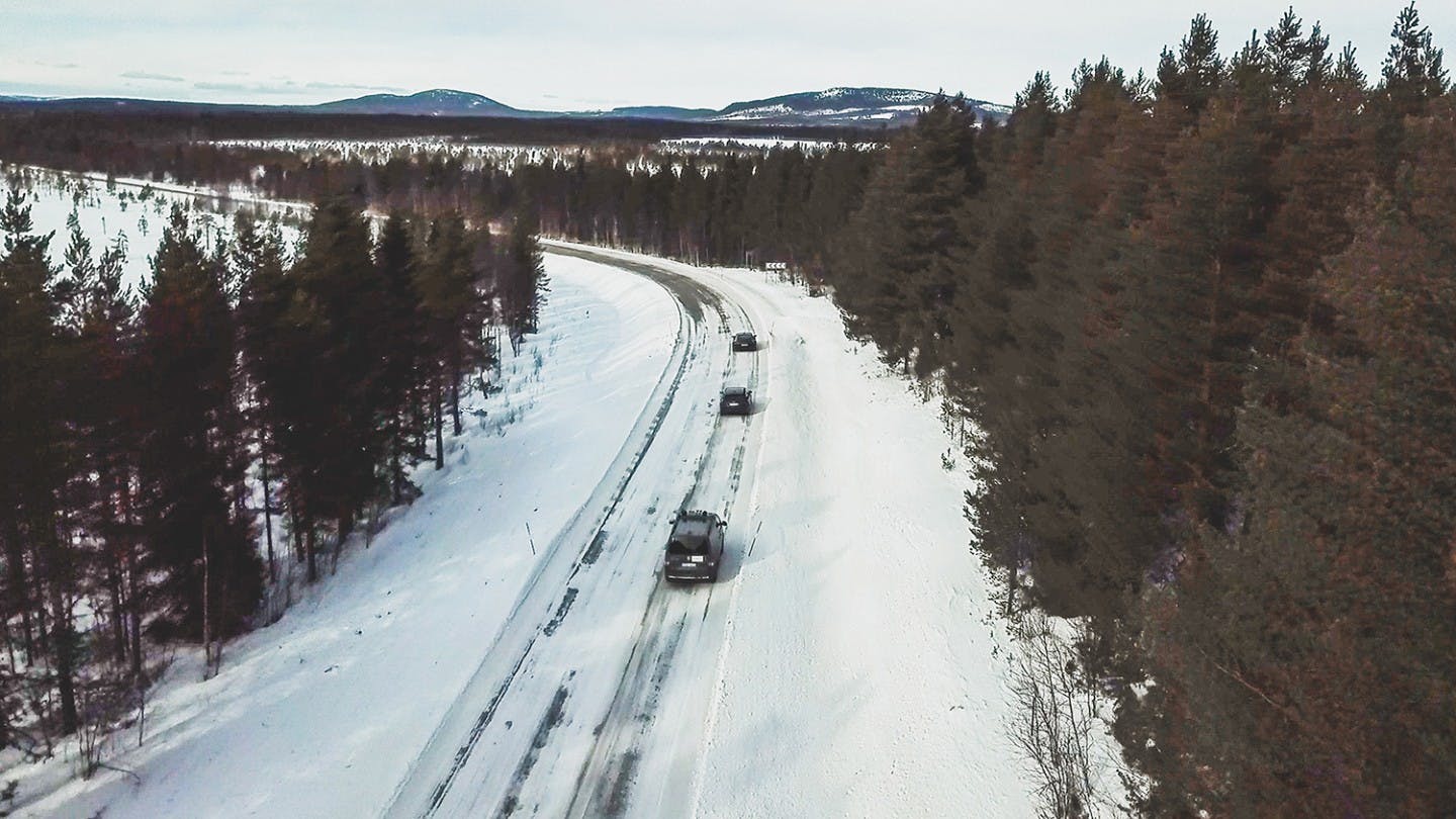The test vehicles of Fraunhofer IDMT and Cariad SE are on the road to test new sensor and measurement technology in ice and snow in Sweden.