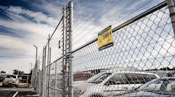 amarok_egd30seriesfence_landscapeviewfencesigncars amarok_egd30seriesfence_landscapeviewfencesigncars