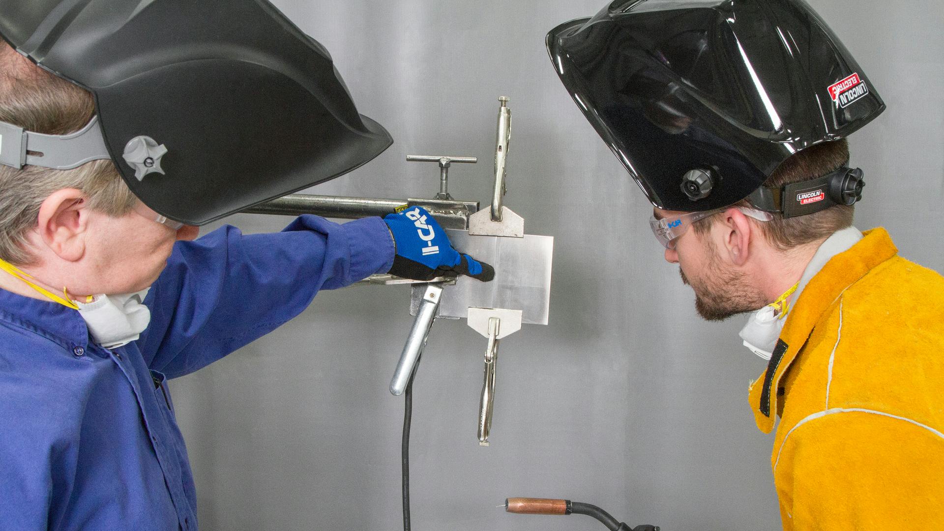 6a6a1b4e749fb3cd6dc6c95e I Car Welding Photo Large